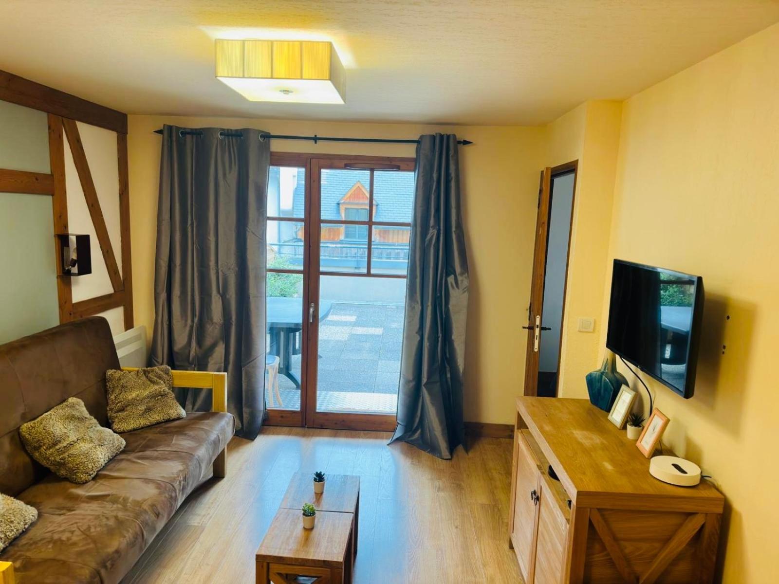 Appartements Avec Piscine Interieure Sauna Parking Etage 1 Au Centre Du Village Dans Residence Cami Real Saint-Lary-Soulan Dış mekan fotoğraf